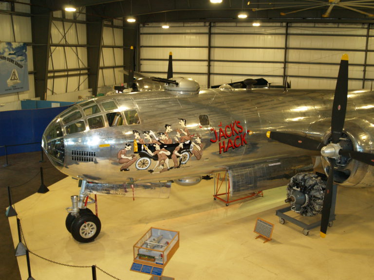 New England Air Museum Review | RobAvia - First Class For Free